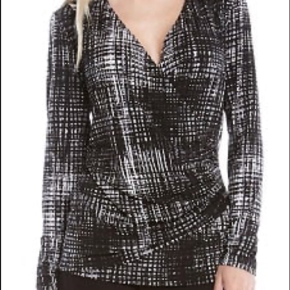 Karen Kane M black/white faux wrap blouse